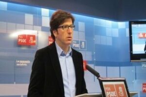 PSOE advierte al Gobierno de que la tasa de 50 euros es "un despropósito que no conduce a nada"