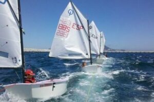 Elena Mañas de RCL La Línea gana la I Regata de Optimist - Trofeo Virgen de la Palma