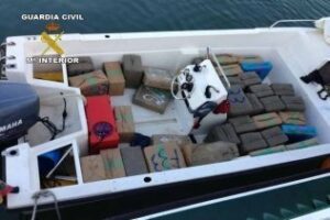 Intervienen más de una tonelada de hachís en una embarcación de recreo en Algeciras