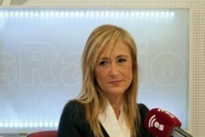 Cifuentes cree que sería "razonable" buscar una solución definitiva y plantea buscar apoyos en la ONU
