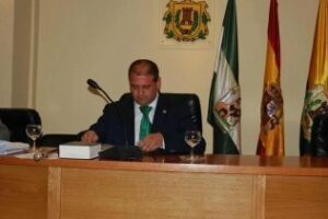 CGT acusa al alcalde de Los Barrios de "humillar" a los empleados tras habilitar unos baños "del siglo XVIII"