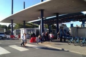 Trata de escapar de la Guardia Civil en dirección prohibida con 2.500 cajetillas de tabaco