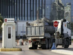 Gibraltar encuentra nuevos vendedores para sus rellenos tras la denuncia española