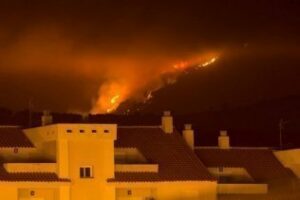Unos 24.000 litros de agua para la extinción en Algeciras