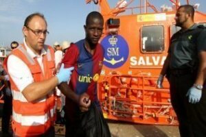 Salvamento Marítimo rescata a dos inmigrantes