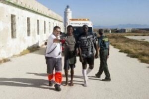 El Círculo del Silencio de Algeciras muestra su solidaridad con migrantes y refugiados
