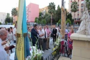 Bendecida la imagen de la Blanca Paloma repuesta en la plaza Nuestra Señora del Rocío