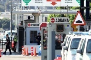 La oficina de atención al ciudadano por las colas en La Línea recibe en cinco días más de 60 quejas