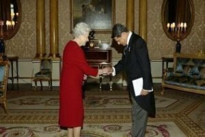 Un parlamentario británico: "Que Trillo coja su burro de paja, su sangría y se vaya"