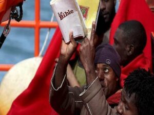 Rescatados 920 inmigrantes en un solo día en aguas del Estrecho