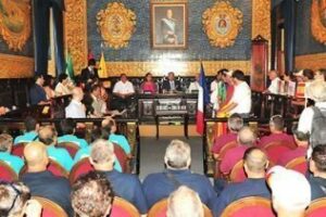 Los participantes en el Campeonato de Europa de Pesca Deportiva son recibidos en el Ayuntamiento