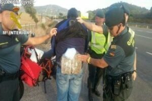 Detenidas a diez personas con droga adosada al cuerpo