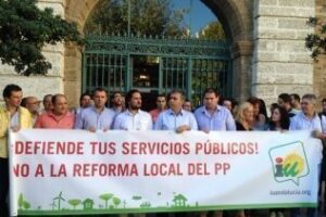 Nieto participa en la movilización de cargos públicos en Diputación contra la reforma local