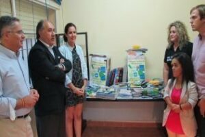 Nuevas Generaciones Algeciras entrega a la FLAMPA el material escolar recogido