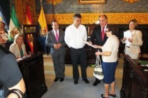 Entregada la documentación para el comienzo de trabajos de rehabilitación en 20 hogares algecireños
