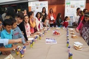 Entregados los premios a los alumnos ganadores del concurso del cartel de Tosantos