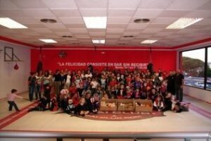 La fiesta de Halloween de Cai Club recauda 120 kilos de alimentos para el Club de Leones