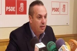 Boix pide una actuación urgente que evite el derrumbe de parte de la carretera entre Puente y Guadarranque