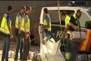 A prisión los 13 tripulantes del pesquero interceptado en alta mar con más de 10 toneladas de hachís