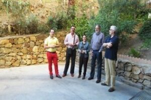 El Ayto limpia el talud colindante a la urbanización Los Altos de San Bernabé