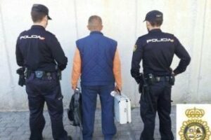 Se hace pasar por electricista para traficar con hachis