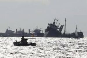 Peritos examinan la mejor opción para devolver el 'Norstar' a su posición natural