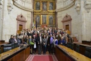 Los mayores de la Unión visitan el parlamento de la mano de IU