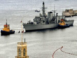 Diputados británicos exigen enviar buques de guerra a Gibraltar y expulsar a Trillo