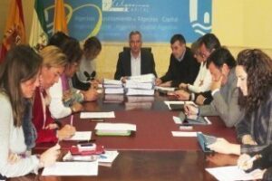 La Junta de Gobierno aprueba la contratación de un profesor para un curso de informática