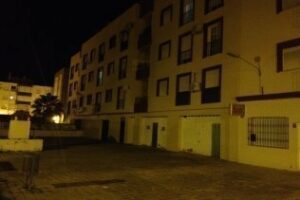 Vecinos de Manuel de Falla piden luz en la Plaza Millán Picazo
