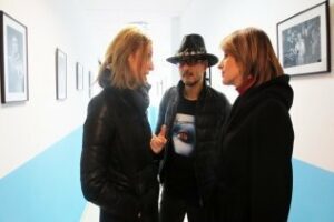 Tomoyuki Hotta expone y dona a la ciudad sus retratos de 'Especiales'