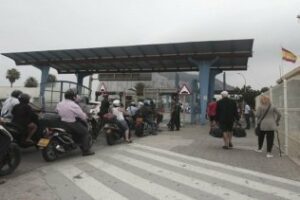 Gibraltar acusa a España de no provocar colas los días en que hay visitas oficiales a la frontera ·