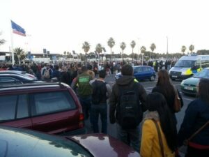 Concentración este martes en la frontera para pedir colas "más humanas"