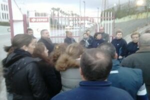 Protestas de trabajadores en las puertas de Cepsa