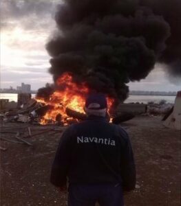 Cádiz con el Carranza "en llamas" e incomunicada durante la noche