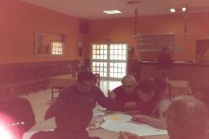 IU se compromete con los vecinos de Los Pinos en se preocupación por las inundaciones