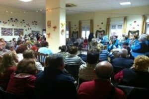 Mayores del Centro de Día Municipal del Saladillo participan en una merienda solidaria