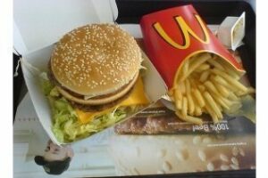 McDonalds aconseja no comer hamburguesas a sus empleados en una web