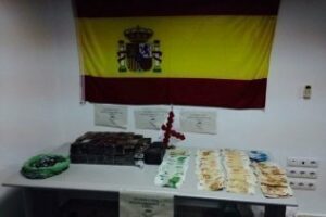 Intervenidos 31.315 euros y más de 24 kilos de hachís en la azotea de una vivienda en Tarifa