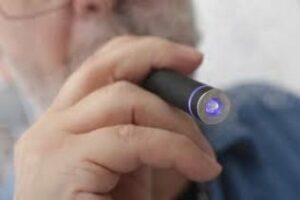 Andalucía prohíbe los cigarrillos electrónicos en sus centros sanitarios, sociales y educativos