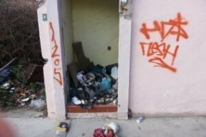 El Embarcadero denuncia el estado de las viviendas propiedad de los bancos en la barriada