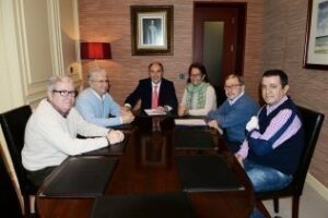 La nueva directiva de "Cine Cómico" se presenta al alcalde