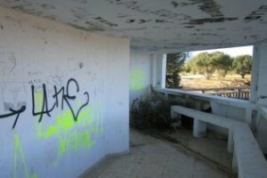 ....y el observatorio ornitológico de Algeciras, cerrado y abandonado.