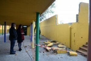 El Ayto actúa de urgencia ante el mal estado de un muro en el colegio Ntra Señora de Europa"