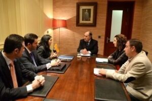 El alcalde da la bienvenida a los planes de expansión de Telefónica en la ciudad