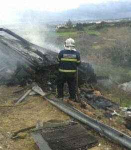 Incendio de un camión en Torreguadiaro