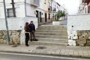 Parques y Jardines adecua la única zona verde existente en la barriada de Pescadores