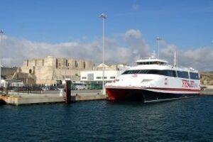 El Puerto de Tarifa ya es segundo de la Península en tráfico de pasajeros y vehículos