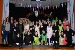 Apadis presenta su representación teatral "El circo de los sueños"