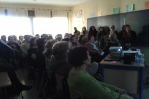 Alumnos de Educación de Adultos debaten sobre la guerra civil y el franquismo en Algeciras